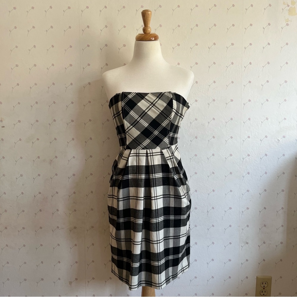 chic vintage Candies 2000s/2010s strapless beige and black plaid midi dress